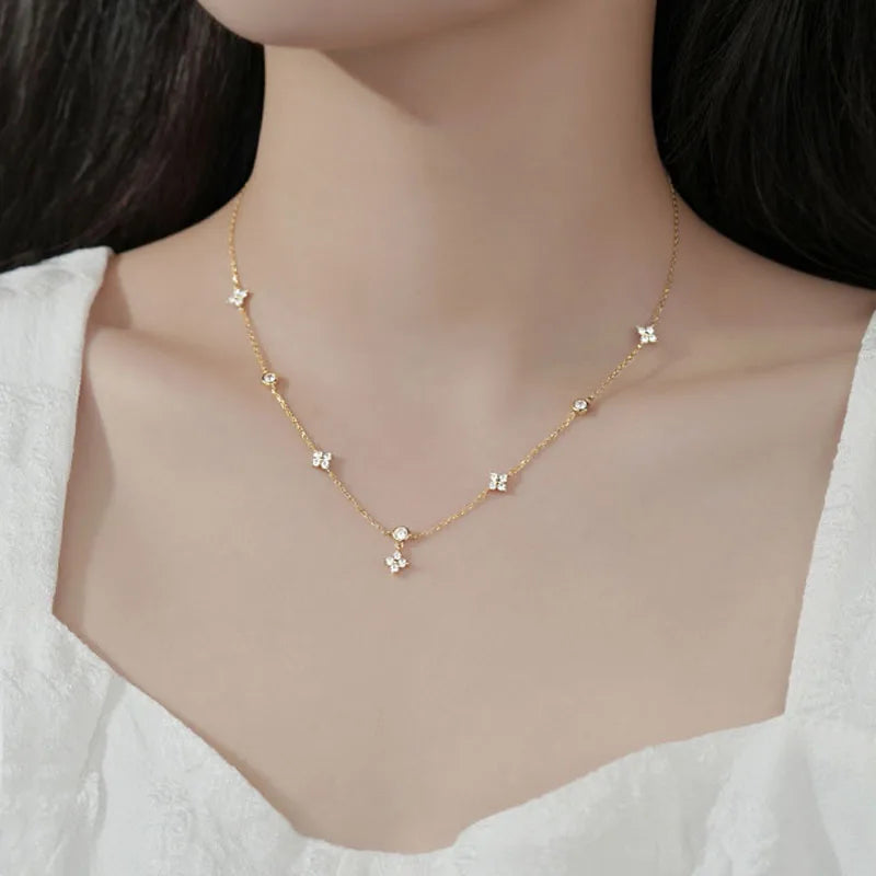 Colar Floral Trevo Delicado