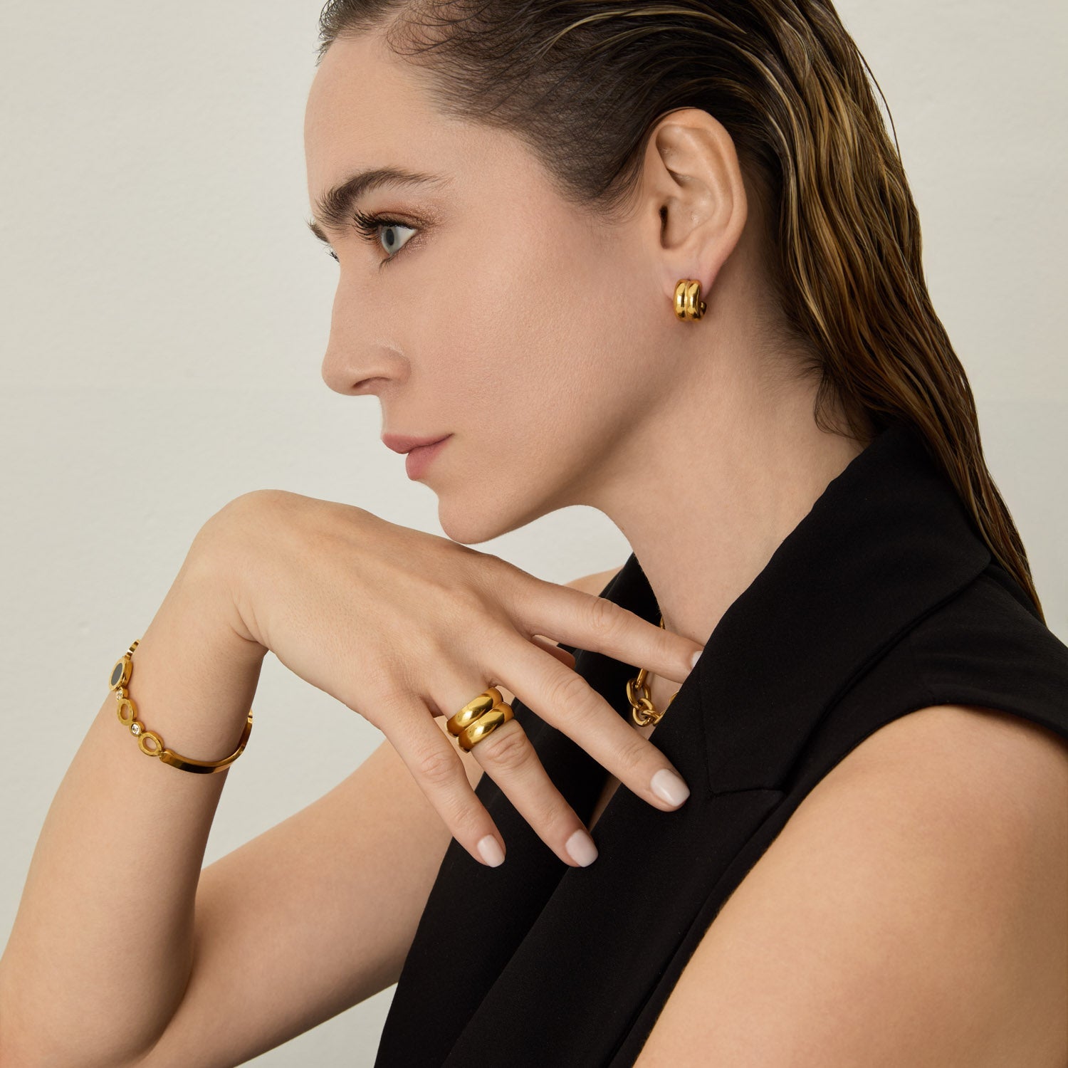 Brincos Curvados Mini Banhados em Ouro 18k