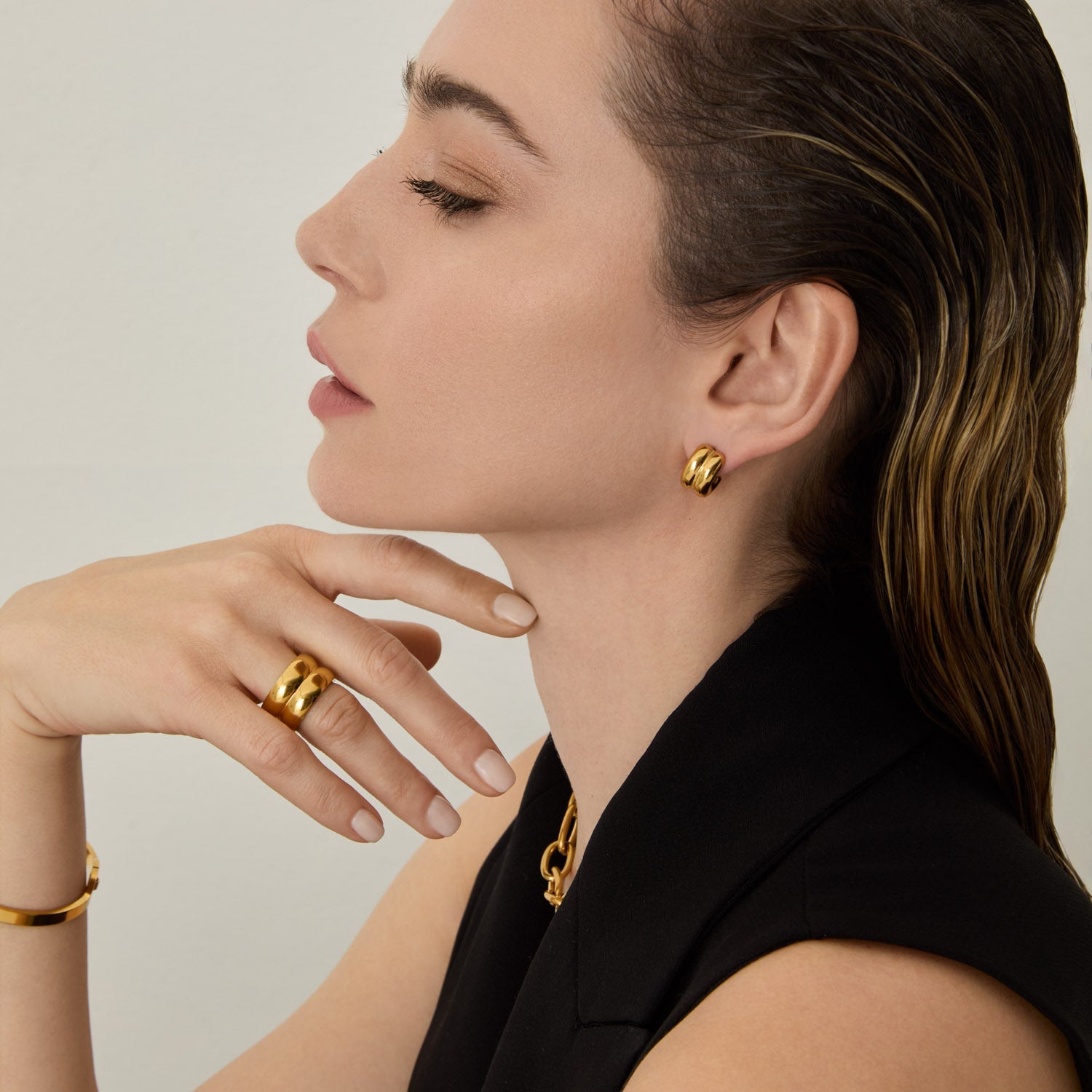Brincos Curvados Mini Banhados em Ouro 18k
