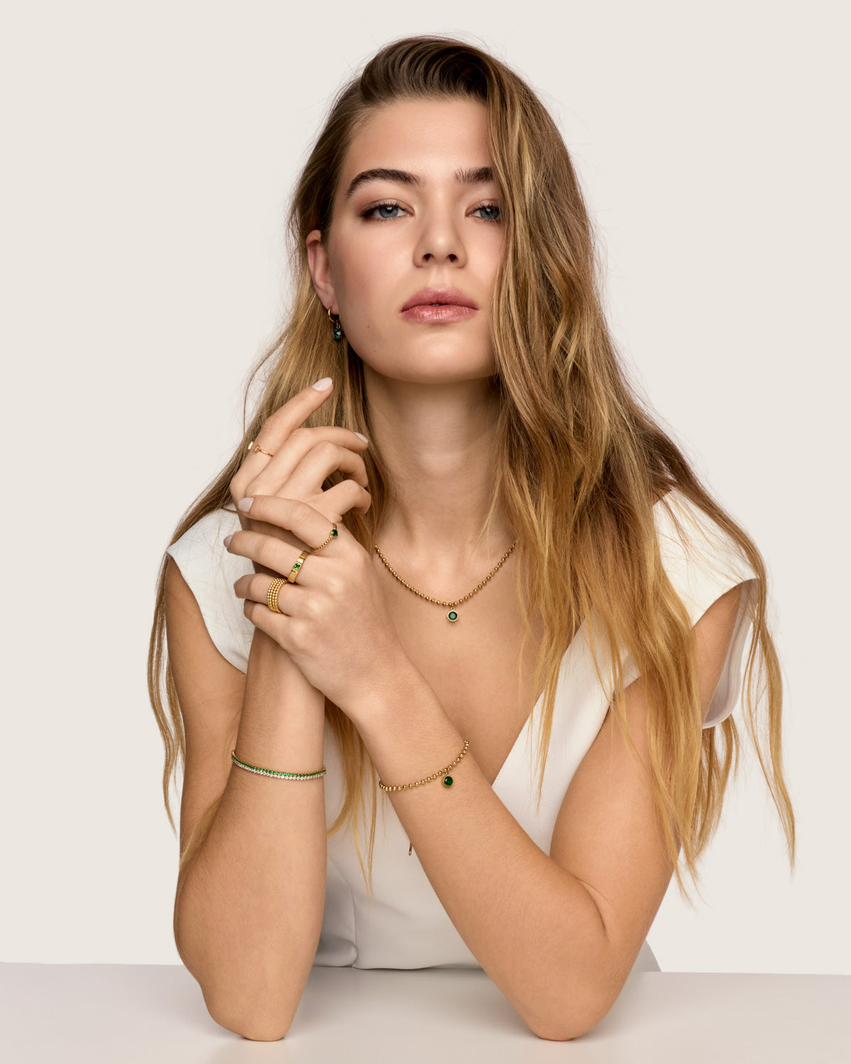 Anel Ponto Esmera Banhado em Ouro 18k