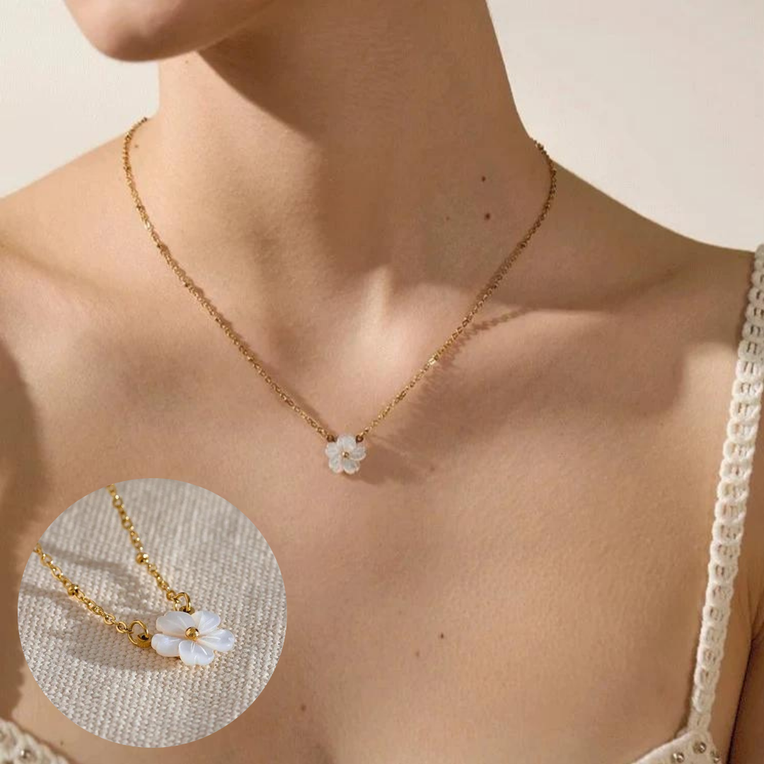 Colar Flor Branca