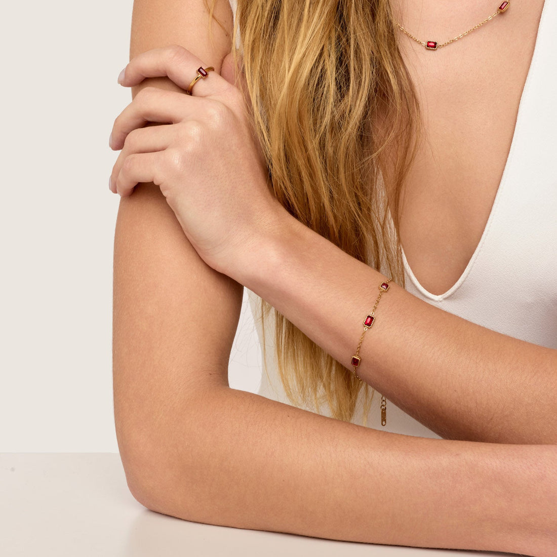 Pulseira Rubí Banhada em Ouro 18k
