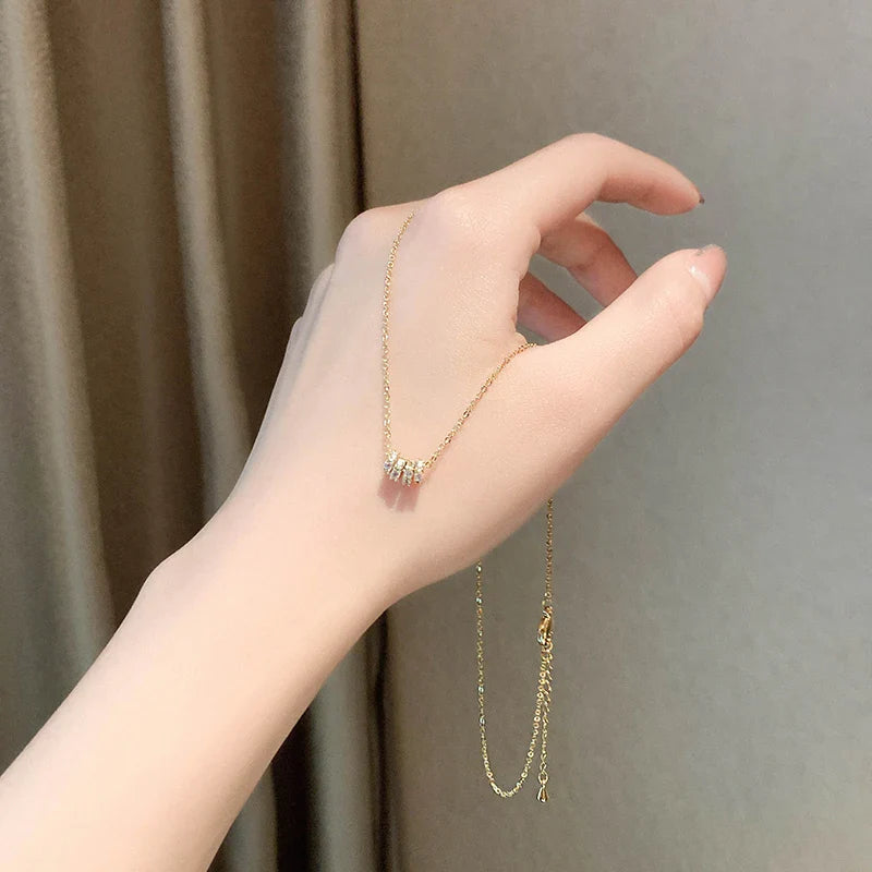Colar Dourado Pingente Cravejado de Zircônia