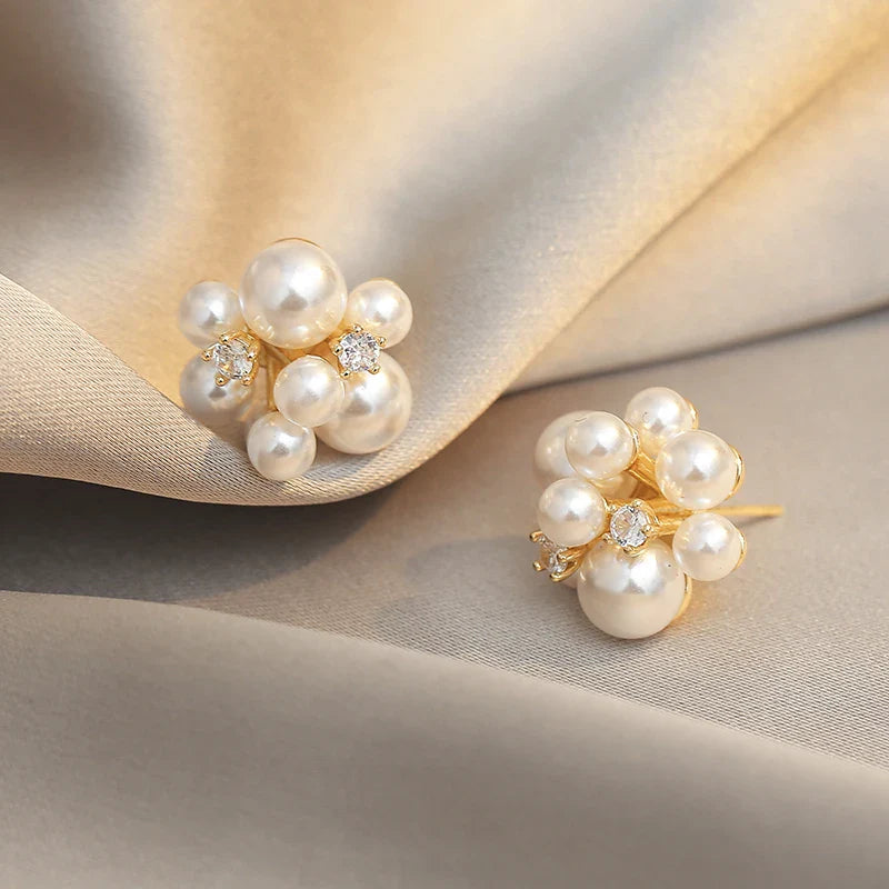 Brinco Pérolas Delicadas com Zircônia