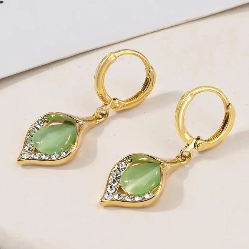 Brinco Argola Cravejado de Zircônia