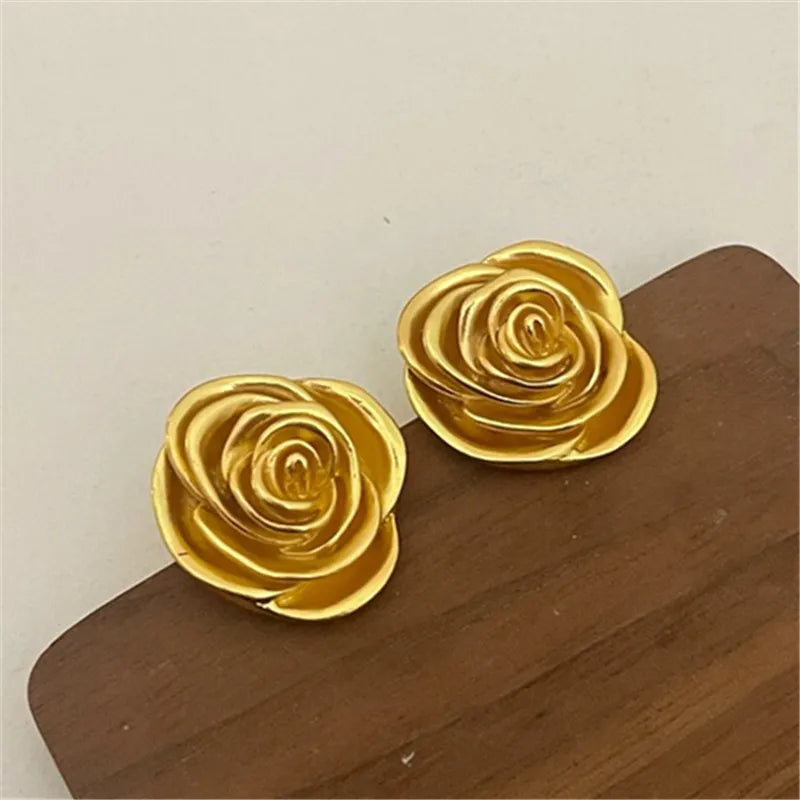 Brinco Flor Pétalas Douradas