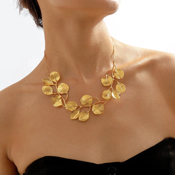 Colar Folhas Douradas Vintage